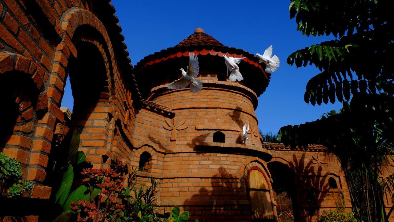Eco Lodge Les Chambres Du Voyageur Анцирабе Экстерьер фото